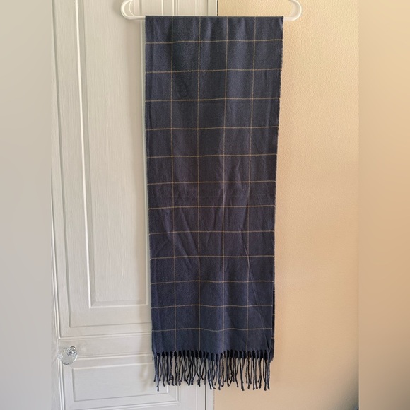 100% Cashmere Made in Scotland Navy Blue Plaid Scarf with Fringe - Picture 1 of 5
